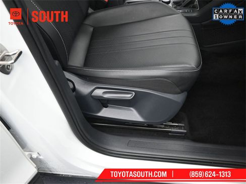 Used 2024 Volkswagen Tiguan SE image 34