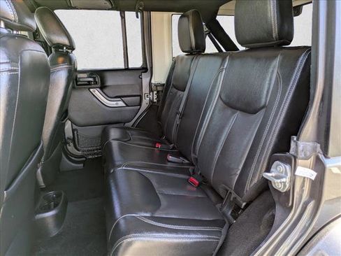 Used 2017 Jeep Wrangler Unlimited Sahara w/ Connectivity Group image 17