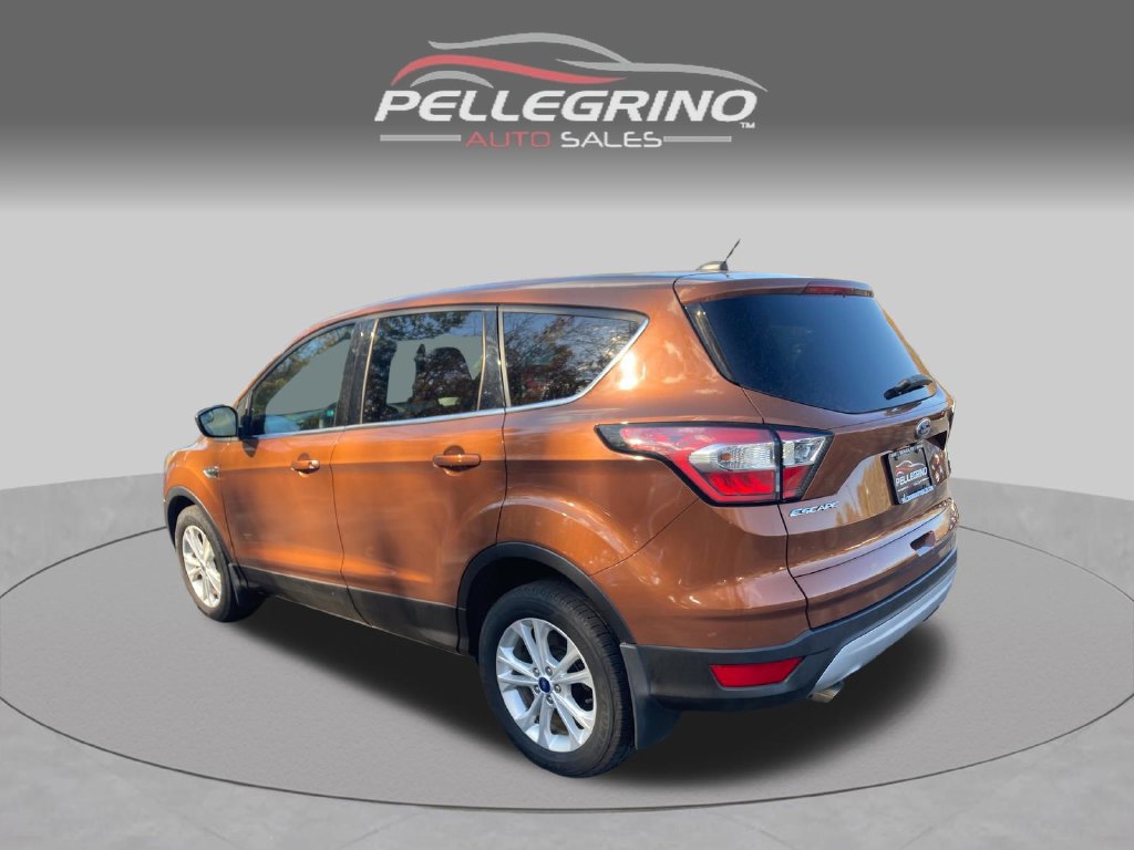Used 2017 Ford Escape SE w/ SE Cold Weather Package AWD/4WD image 4