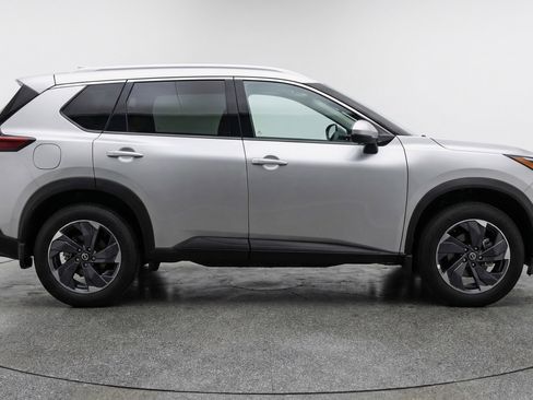 Used 2025 Nissan Rogue SV image 11