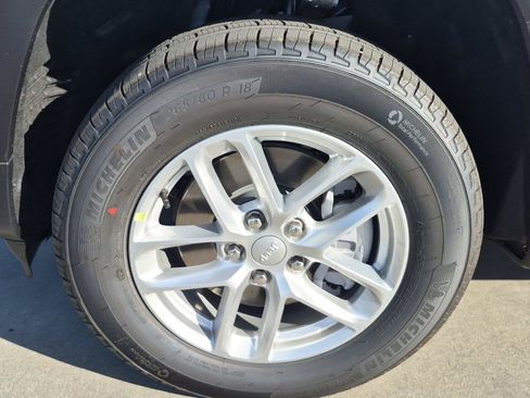 Used 2026 Jeep Grand Cherokee L Laredo RWD image 15