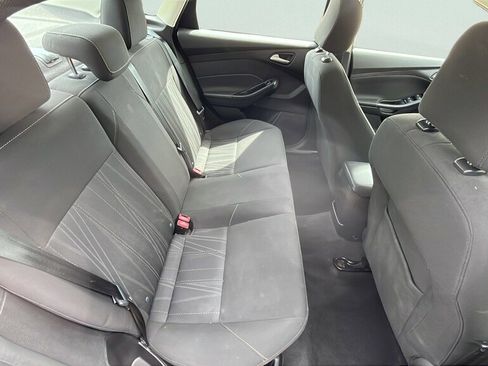 Used 2015 Ford Focus SE FWD image 18
