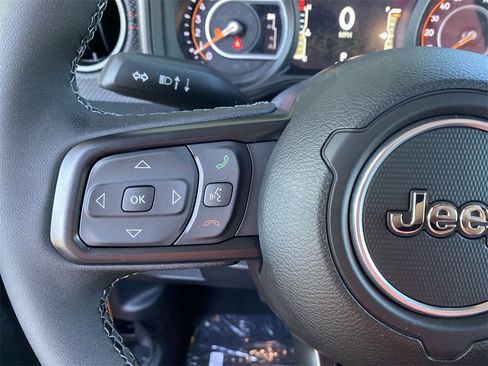 New 2025 Jeep Gladiator Rubicon w/ Convenience Group image 20