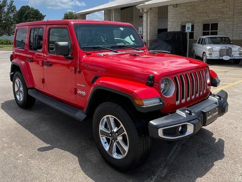 Used 2019 Jeep Wrangler Unlimited Sahara AWD/4WD image 4