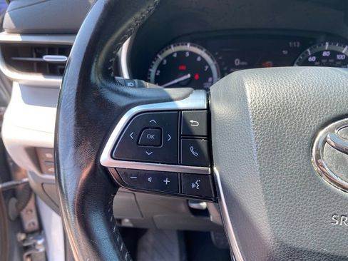 Used 2020 Toyota Highlander XLE AWD/4WD image 24