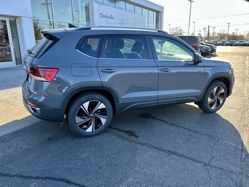 New 2024 Volkswagen Taos SE image 7