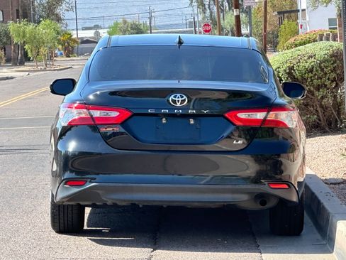 Used 2019 Toyota Camry LE FWD image 5