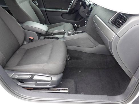 Used 2016 Volkswagen Jetta SE FWD image 18