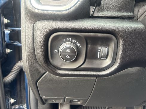 Used 2024 RAM 2500 Big Horn w/ Sport Appearance Package AWD/4WD image 13