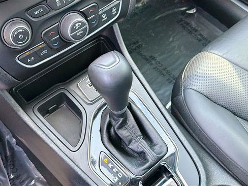 Used 2019 Jeep Cherokee Limited FWD image 27