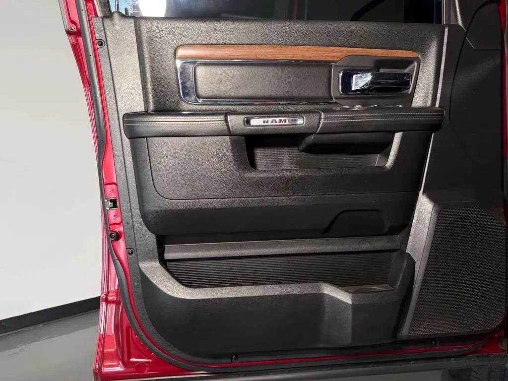 Used 2014 RAM 1500 Laramie RWD image 32
