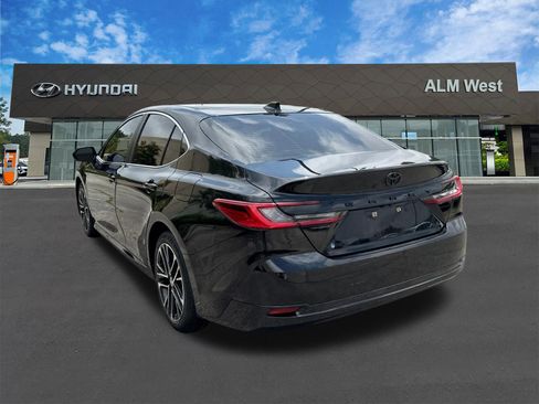 Used 2025 Toyota Camry XLE FWD image 7