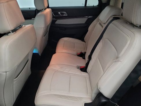 Used 2017 Ford Explorer Platinum image 18