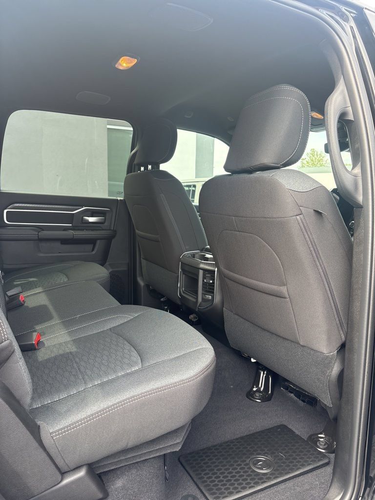New 2026 RAM 3500 Big Horn AWD/4WD image 31