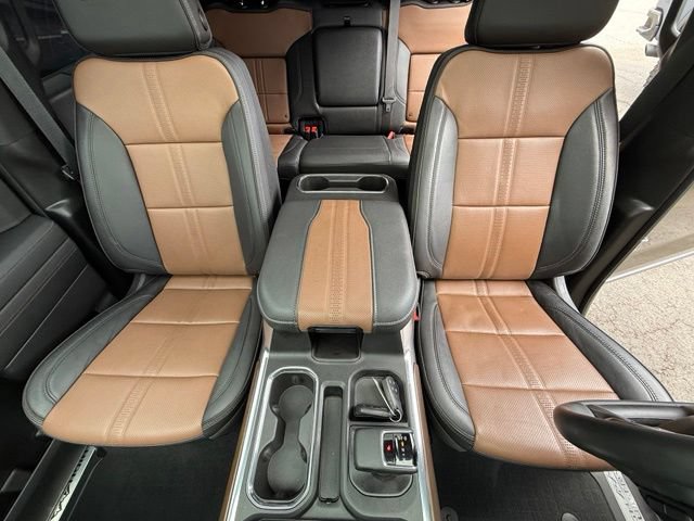 Used 2023 Chevrolet Silverado 1500 High Country w/ High Country Premium Package AWD/4WD image 17