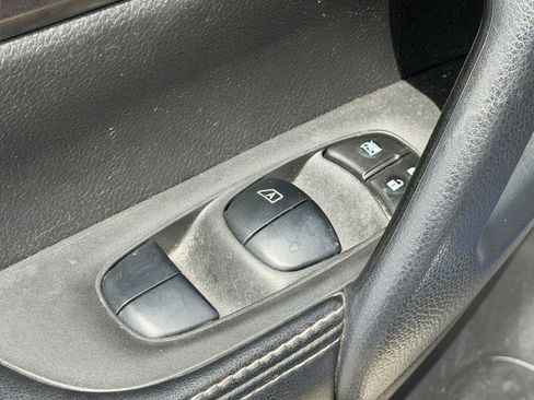 Used 2021 Nissan Rogue Sport S image 17