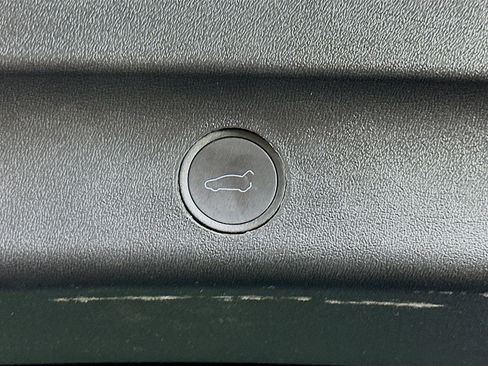 Used 2023 Tesla Model Y Long Range image 27