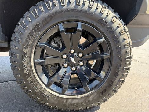 Used 2022 Chevrolet Colorado ZR2 w/ ZR2 Dusk Special Edition image 31