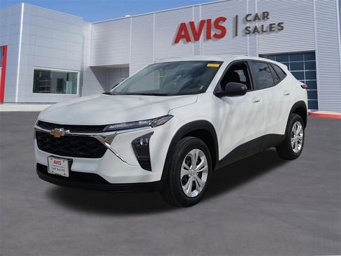 Used 2025 Chevrolet Trax LS image 1