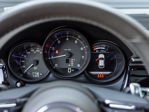 Certified 2024 Porsche Macan AWD/4WD image 20