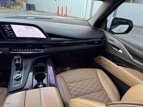 Used 2022 Cadillac Escalade Premium Luxury image 36