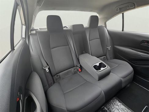 Used 2022 Toyota Corolla LE image 13