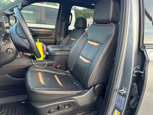 Used 2024 GMC Yukon AT4 w/ Technology Package AWD/4WD image 3