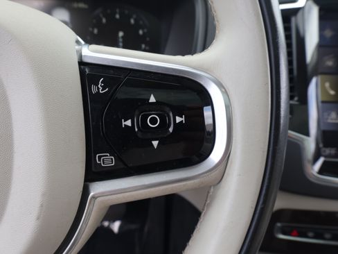 Used 2017 Volvo XC90 T6 Momentum w/ Vision Package AWD/4WD image 22