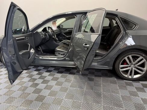 Used 2018 Volkswagen Passat 2.0T R-Line image 13