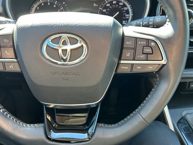 Used 2020 Toyota Highlander XLE FWD image 17
