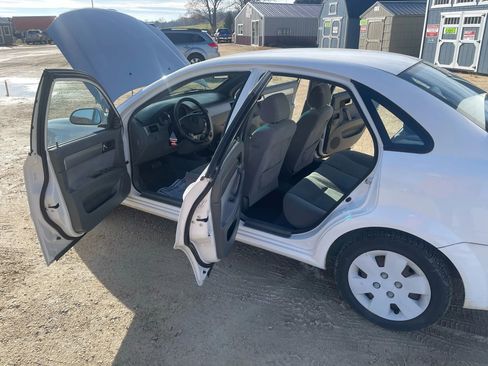 Used 2008 Suzuki Forenza Sedan image 11