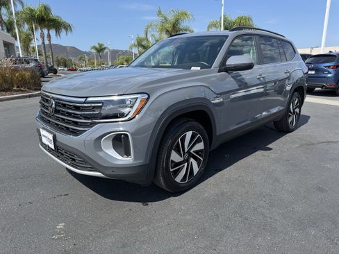 Used 2026 Volkswagen Atlas SE FWD image 4