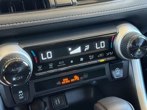 Certified 2025 Toyota RAV4 XLE AWD/4WD image 32