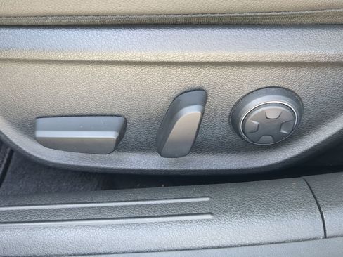 Used 2025 Genesis G70 2.5T image 48