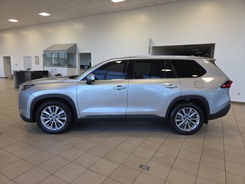 Used 2024 Toyota Grand Highlander AWD image 2