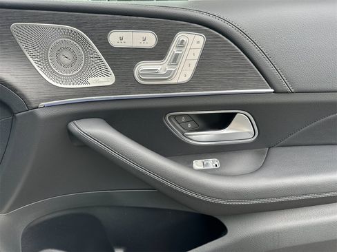 New 2025 Mercedes-Benz GLS 580 4MATIC image 18