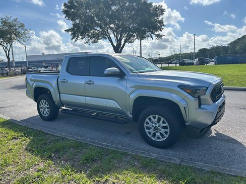 Used 2025 Toyota Tacoma SR5 RWD image 8