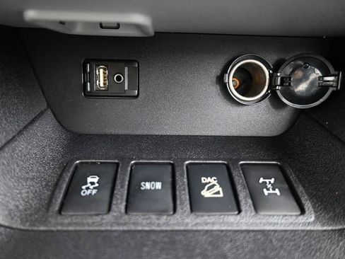 Used 2016 Toyota Highlander XLE image 26