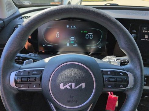 Used 2023 Kia Sportage LX image 27