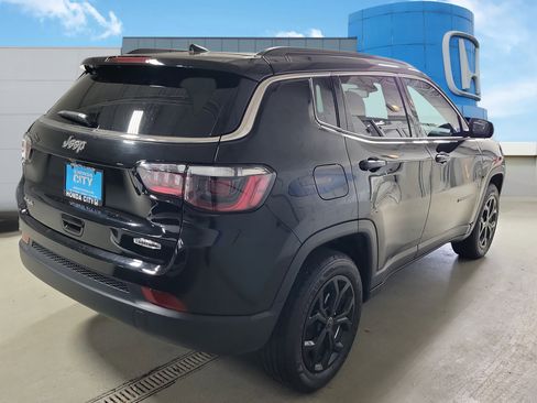 Used 2025 Jeep Compass Latitude image 5