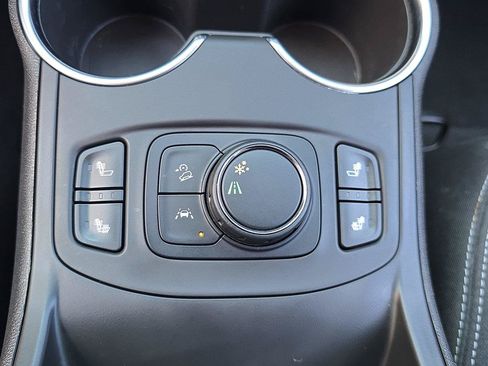 Used 2024 GMC Terrain SLE w/ Driver Convenience Package FWD image 22