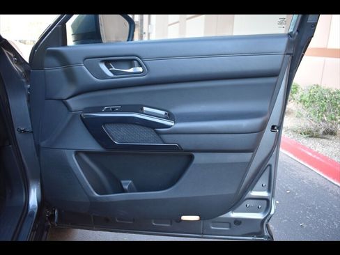 Used 2022 Nissan Pathfinder SV image 39