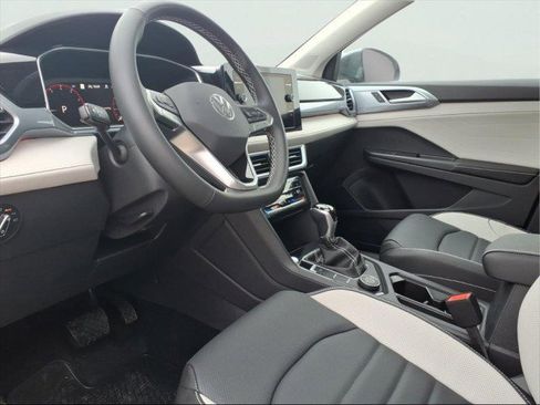 New 2026 Volkswagen Taos SEL image 15