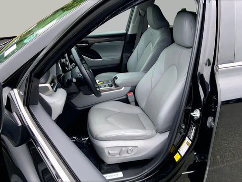 Used 2020 Toyota Highlander Limited AWD/4WD image 8