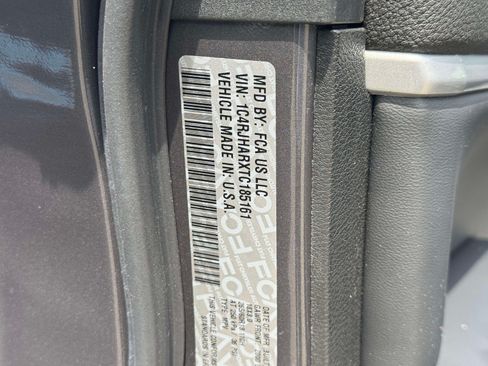 Used 2026 Jeep Grand Cherokee Altitude AWD/4WD image 32