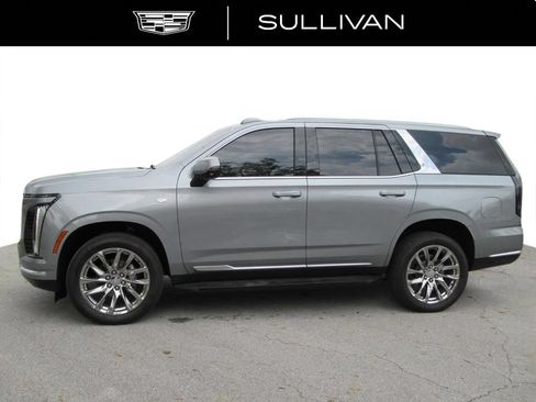 Certified 2025 Cadillac Escalade Premium Luxury w/ LPO, Radiant Package AWD/4WD image 5