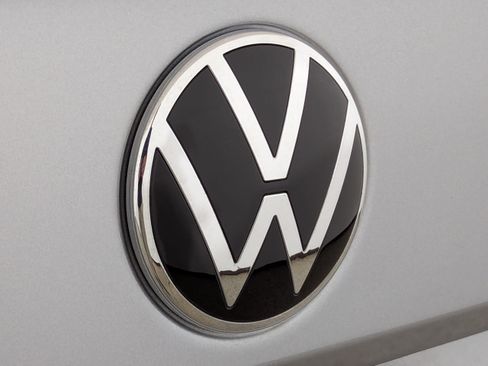 Used 2024 Volkswagen Taos SE image 25