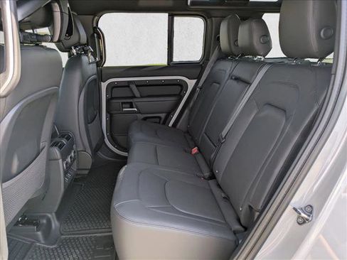 New 2026 Land Rover Defender 110 X-Dynamic SE image 15