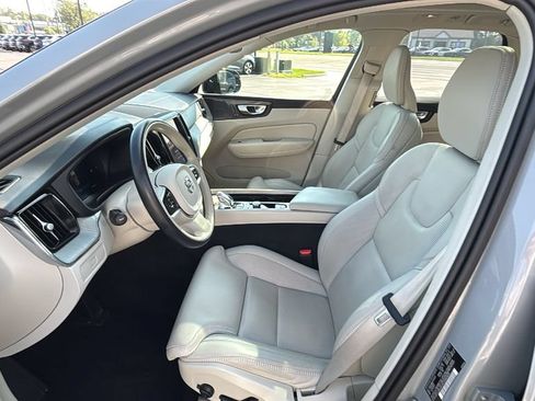 Certified 2025 Volvo XC60 B5 Ultra AWD/4WD image 24