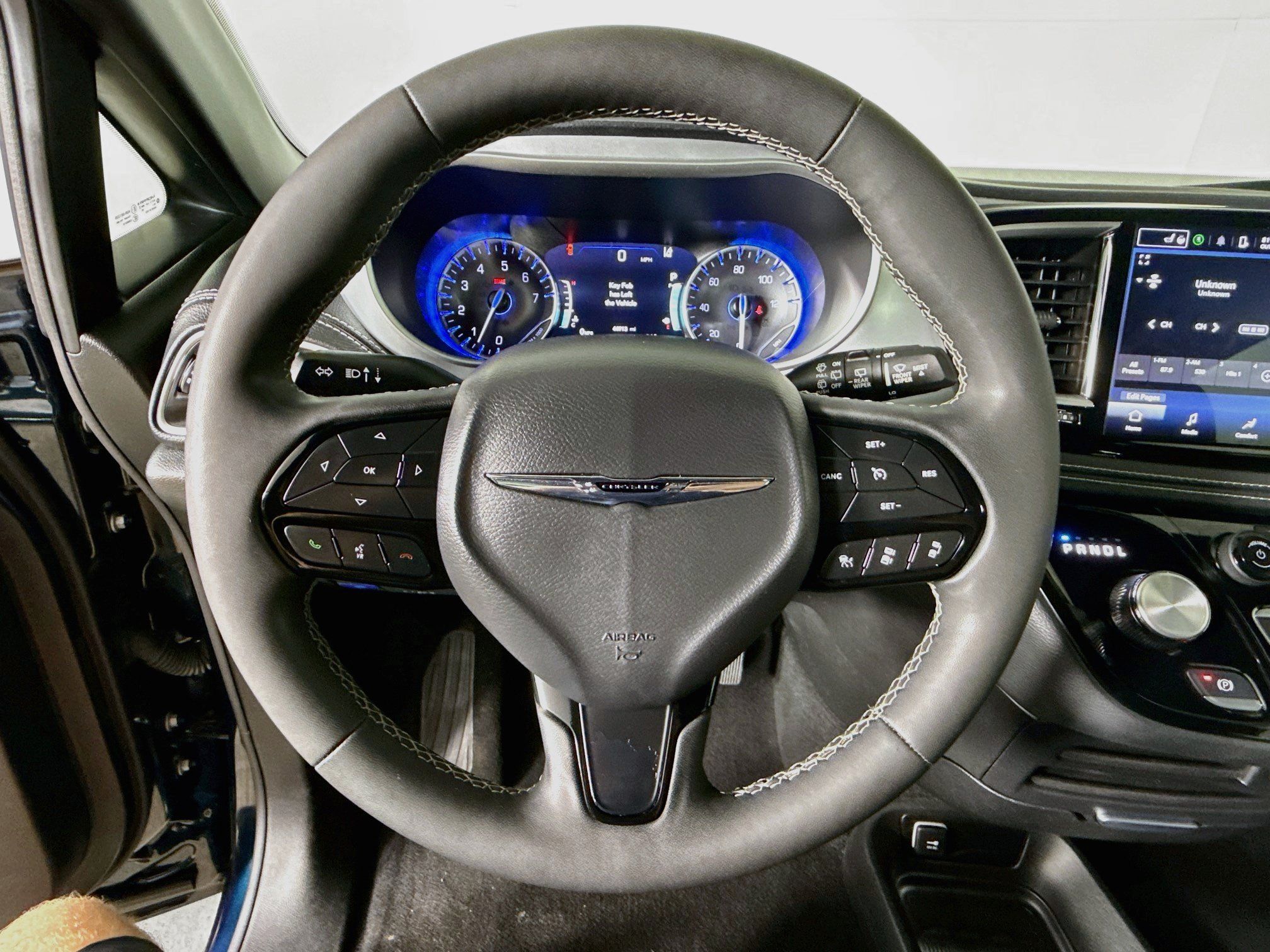 Used 2024 Chrysler Pacifica Touring FWD image 11